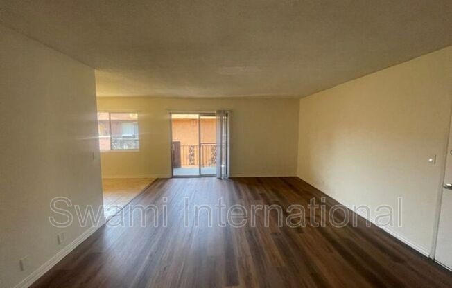100 E HILLCREST BLVD