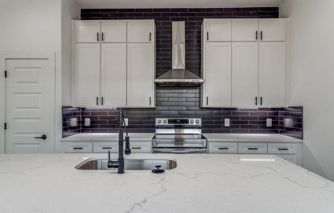 Modern Elegance Near Downtown Dallas – Brand-New Luxury Living Awaits!