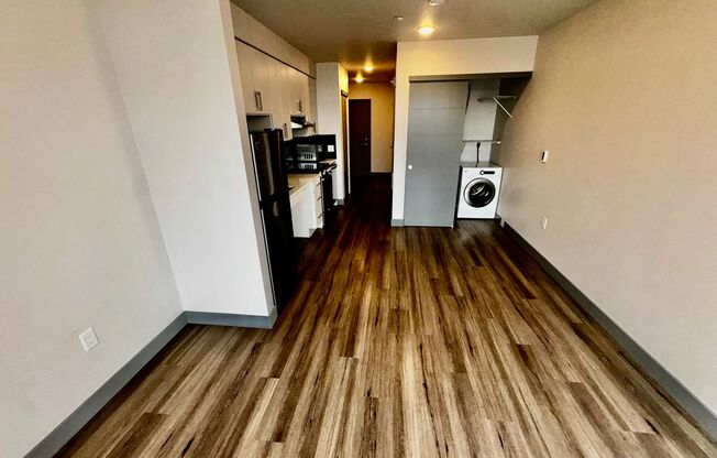 Studio, 1 bath, 340 sqft, $1,175, Unit 408
