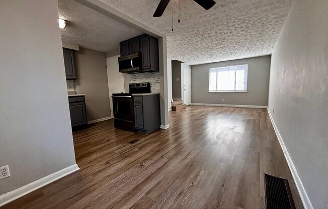 2 bedroom townhome with Attached Garage!