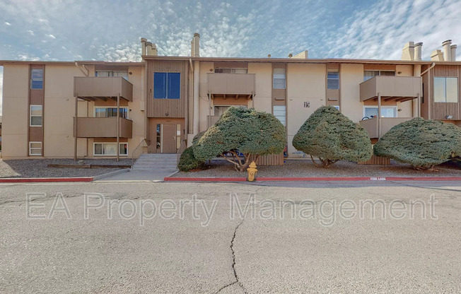 3863 MONTGOMERY BLVD