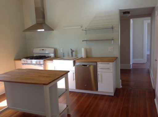 2 beds, 1 bath, $1,175, Unit 933 Franklin Street