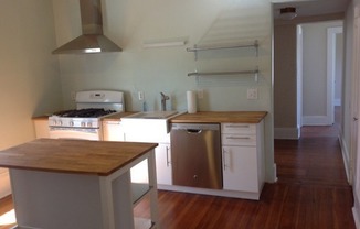 2 beds, 1 bath, $1,175, Unit 933 Franklin Street