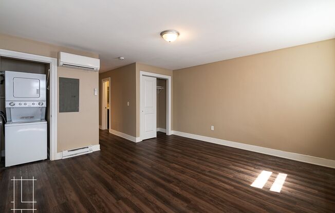 Studio, 1 bath, $1,050, Unit 866 N. High St. Apt. 4