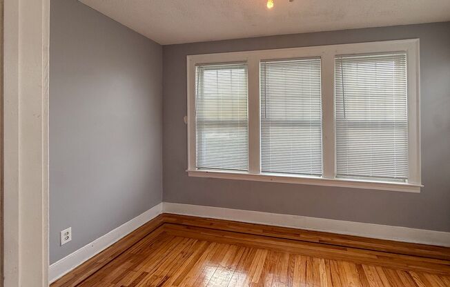 2 beds, 1 bath, 574 sqft, $1,995, Unit 257 Sheffield Ave Unit 1