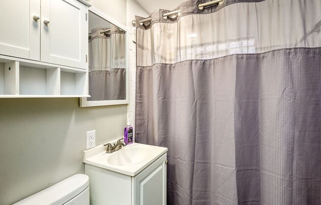 2 beds, 1 bath, $1,850, Unit # B