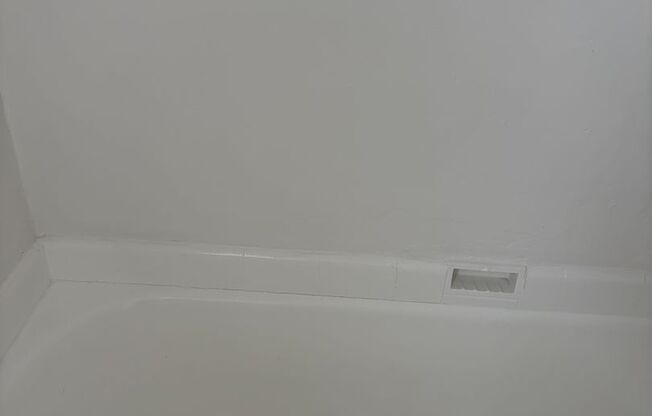 2 beds, 1 bath, $1,950, Unit 5940-6