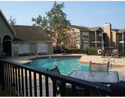 Beautiful 1/1 Wood Floor Condo With a Beautiful View x Rent close to UCF.