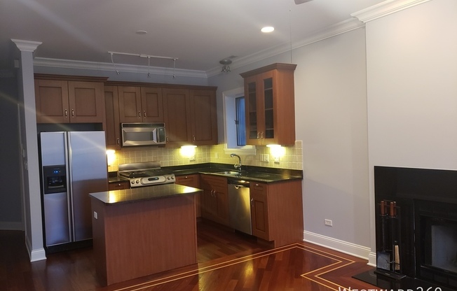 1924 W DIVERSEY PKWY