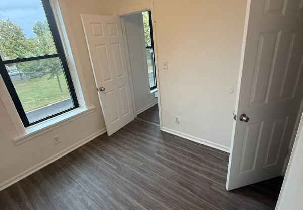 1649 W GARFIELD BLVD