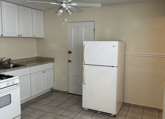 1 bed, 1 bath, $1,800, Unit 1