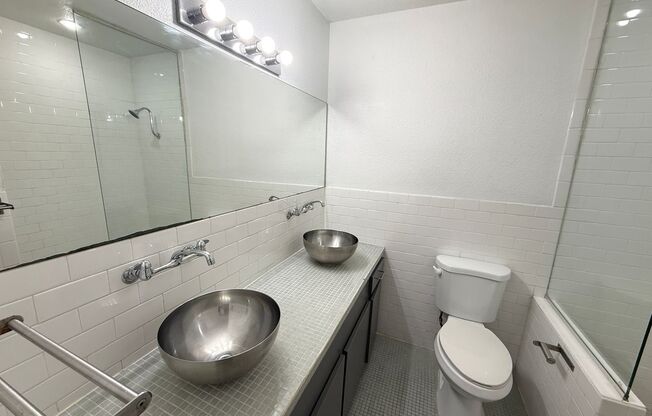 2 beds, 1 bath, 954 sqft, $1,654, Unit RRO-113