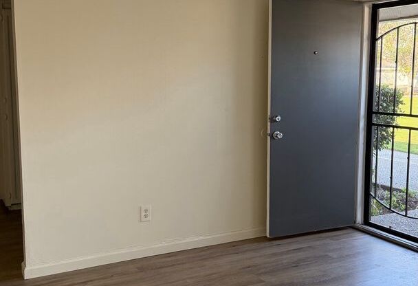 3 beds, 1.5 baths, 1,390 sqft, $2,300