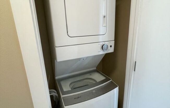 4 beds, 2 baths, 2,200 sqft, $4,500, Unit 1401