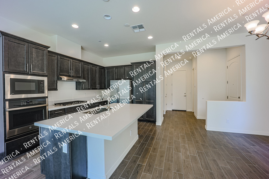 7441 E VIA DE LUNA DR