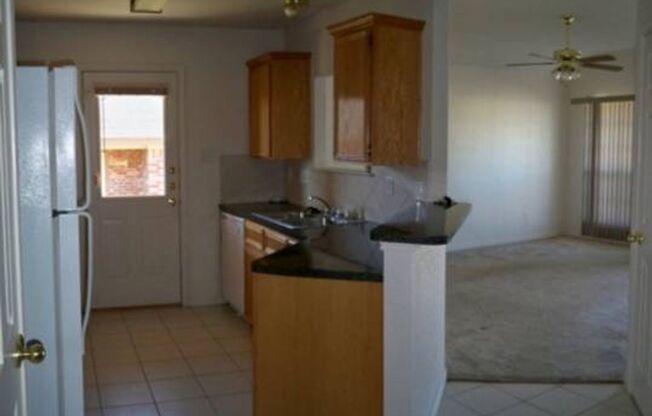 3 beds, 2 baths, 1,295 sqft, $1,200