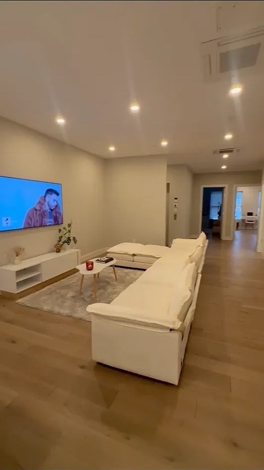 44 46 TEMPLE