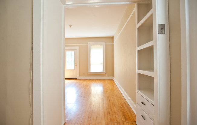 2943-2945 N Bartlett Ave