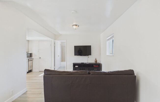 Updated 1BR in Prime Oakland Location | Flexible Furnishing Options