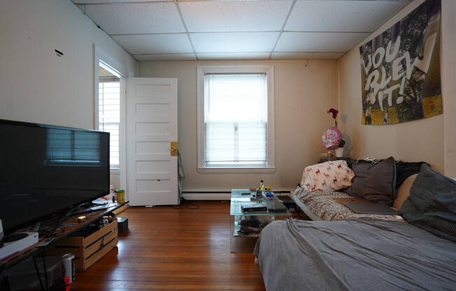1 ASHFORD CT