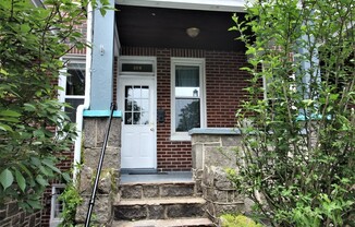 2025/2026 JHU Off-Campus 3bd/1ba Rowhouse  w/ W/D & rear yard! -Available 6/9/25