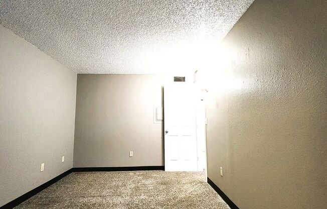 1 bed, 1 bath, 643 sqft, $1,275, Unit 227