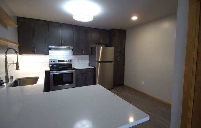 2 beds, 2 baths, 1,080 sqft, $1,850, Unit 800-108
