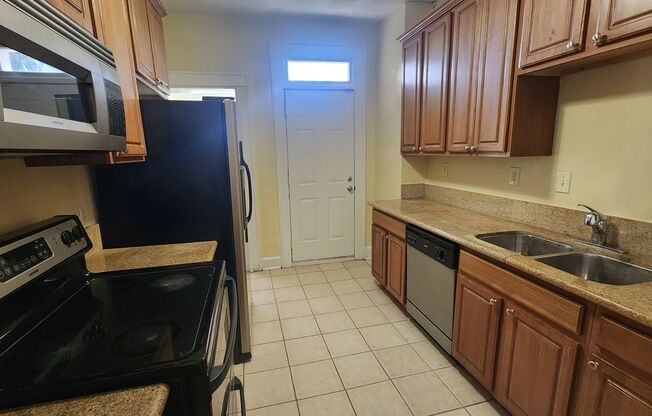 2 beds, 1 bath, $1,200