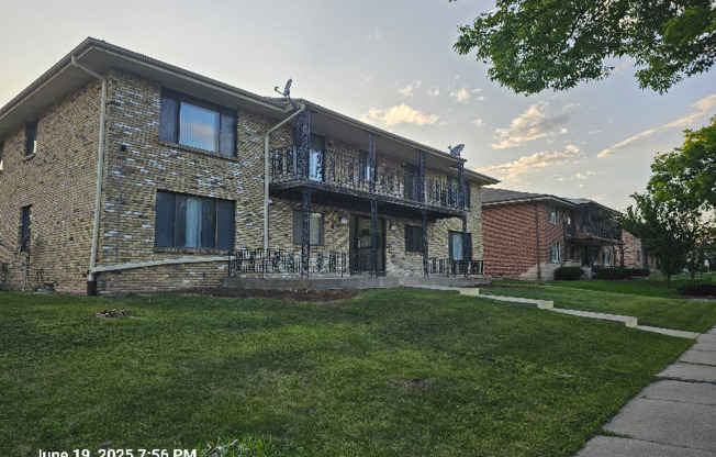 4231 N 104 ST