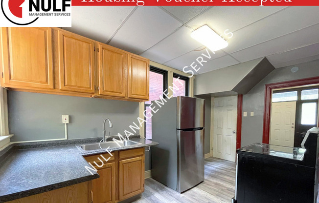 1250 BLACKADORE AVE