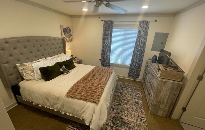 1 bed, 1 bath, $1,375, Unit Unit 202