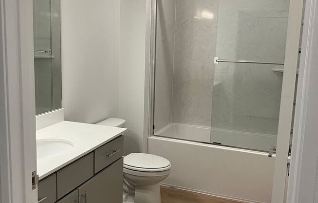 1 bed, 1 bath, 745 sqft, $1,300, Unit 101