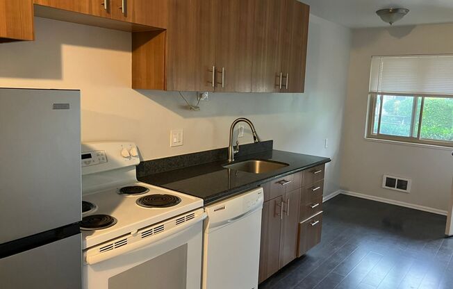 1 bed, 1 bath, 600 sqft, $1,645, Unit 16