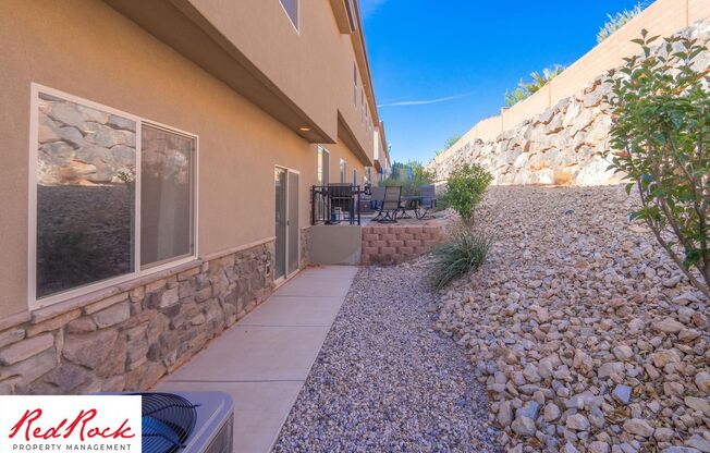 3 beds, 2.5 baths, $1,595, Unit # 21