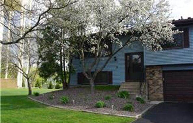 Low Maintenance Living - 2 Bedroom 2 Bathroom Townhouse in Blaine