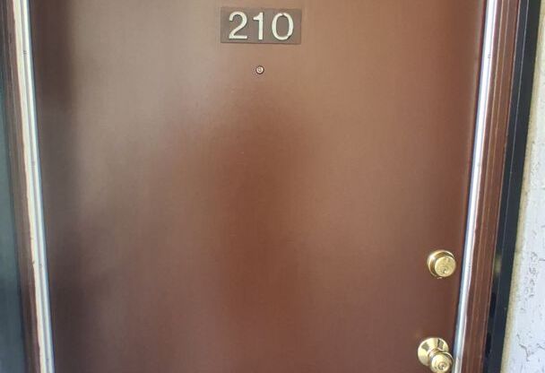 1 bed, 1 bath, 665 sqft, $1,900, Unit 210