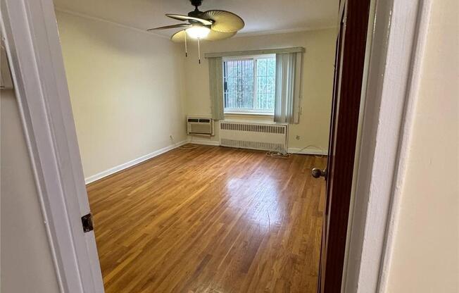 3 beds, 1 bath, $3,300