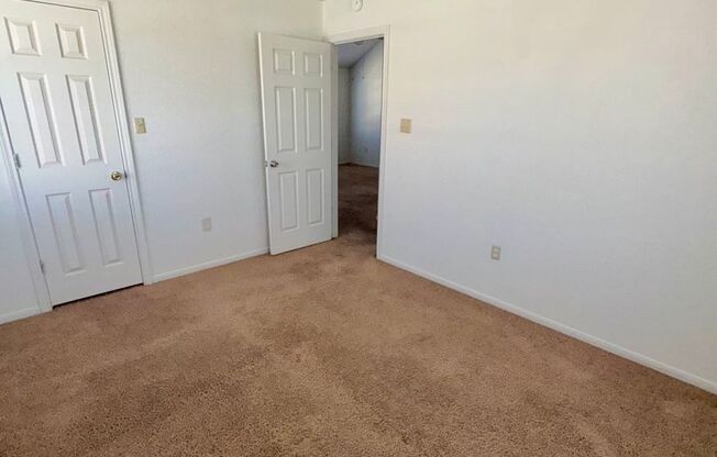 2 beds, 1 bath, 795 sqft, $715, Unit B