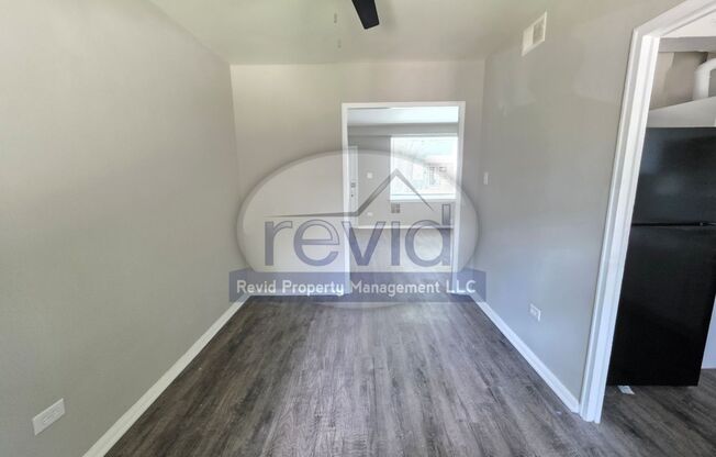 2 beds, 1 bath, 752 sqft, $995, Unit 1300-5