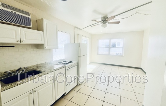1023 LOCUST ST NE