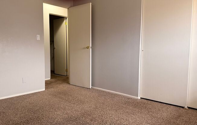 3 beds, 2 baths, $1,025