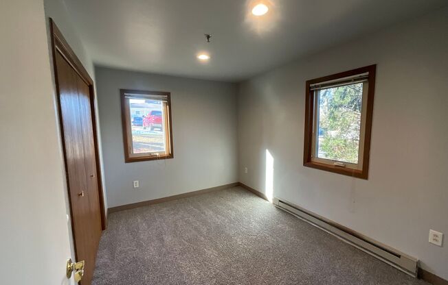 2 beds, 1 bath, 2 sqft, $1,195, Unit 1038 Fond du Lac Ave Unit 101