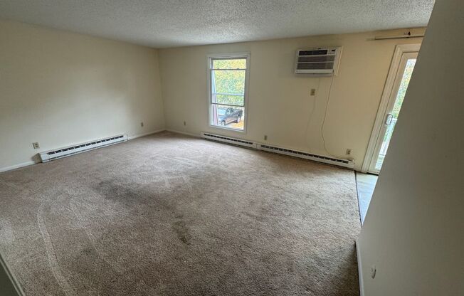 2 beds, 1 bath, 850 sqft, $1,695, Unit Unit 4