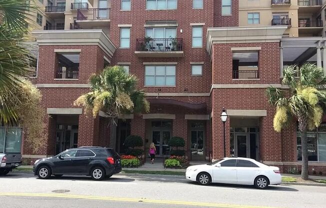 Awesome 2 Bedroom 2.5 Bath Condo in Excellent Location