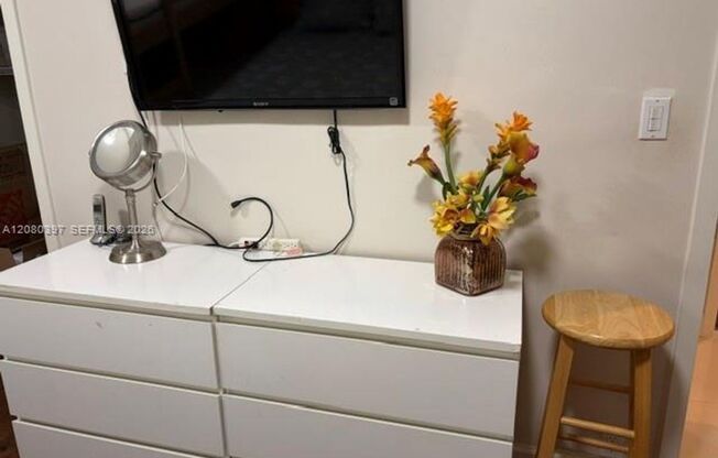 3 beds, 2 baths, $4,500, Unit # 4 L