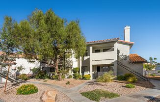 2 Bedroom Condo In The Lakes Community