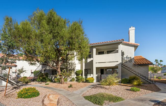2 Bedroom Condo In The Lakes Community