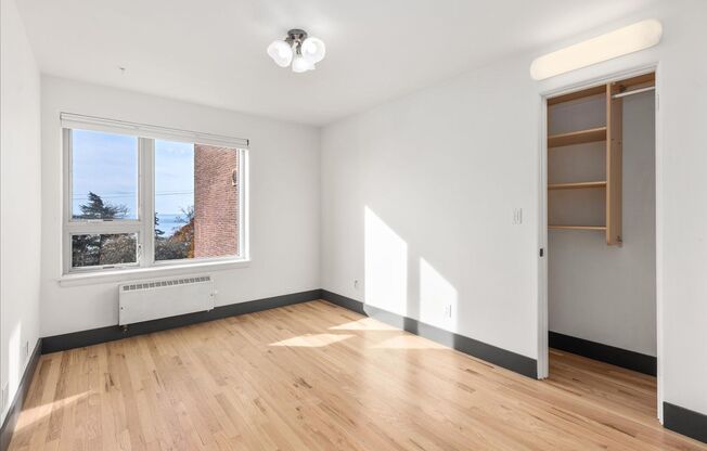 Walk to all that Downtown Queen Anne Offers!