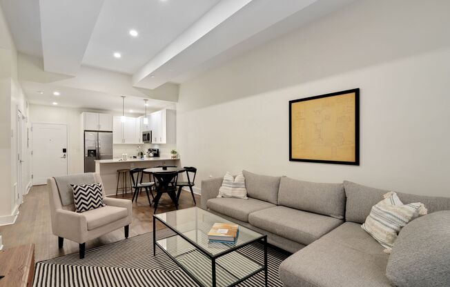 2 beds, 1 bath, 905 sqft, $2,695, Unit 813