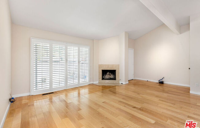 17207 PALISADES CIR